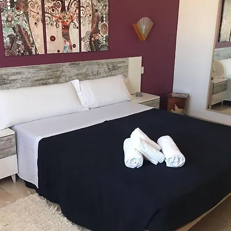 Apartamento 2 Habitaciones. Vistas Al Mar, Piscina. Wifi Gratis. Apartment *